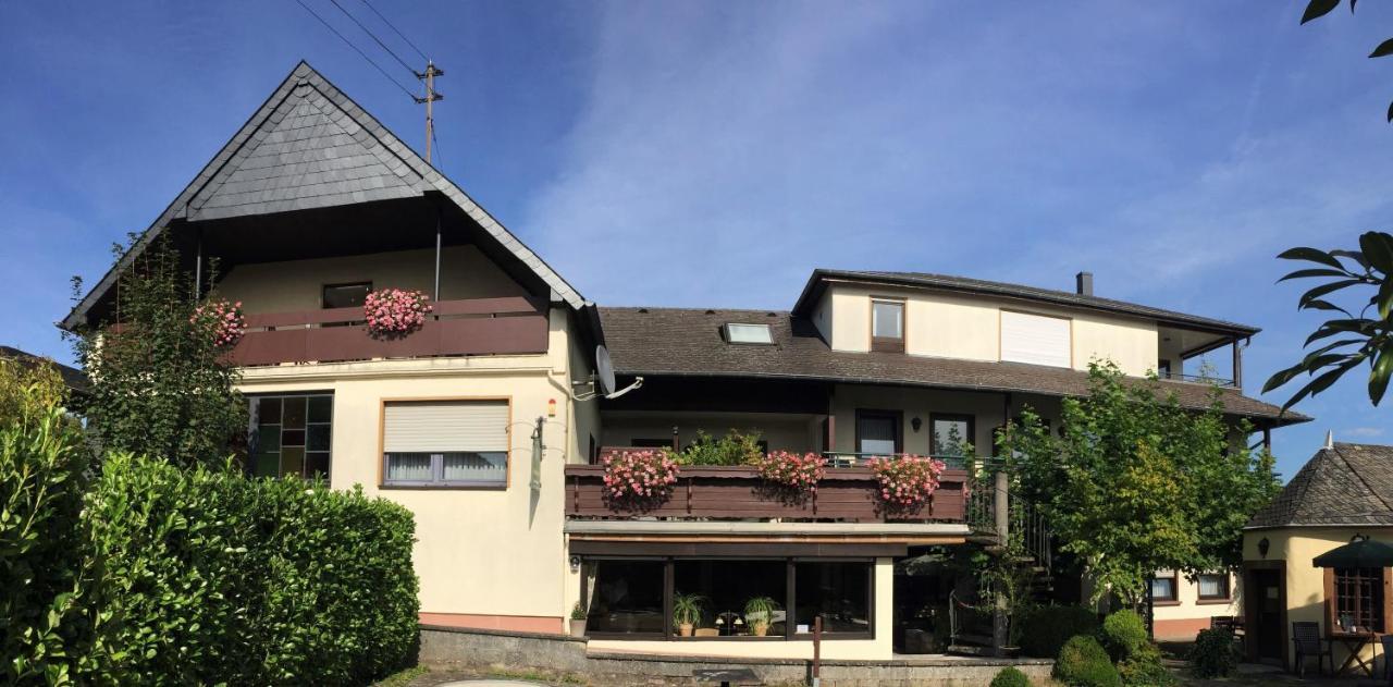 Pension Zum Golfstuebchen Echternacherbruck Екстериор снимка